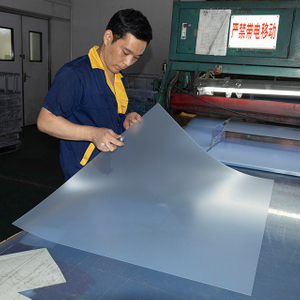 Rollo de l&aacute;mina de PVC transparente de 0,3 mm para conformado al vac&iacute;o
